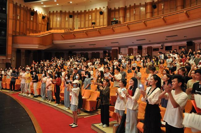 全场合影.jpg 全场合影.jpg