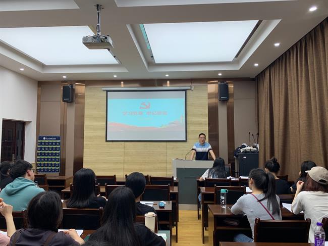 刘书记上党课.jpg 刘书记上党课.jpg