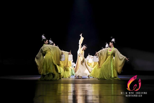 群舞《众里寻他》等7项目入围第十三届“桃李杯”展演.jpg